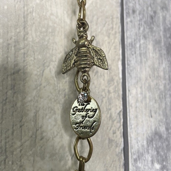 𝅺chambray linen & cotton blend apron w/ floral accents. Adjustable waist & neck - Picture 5 of 12